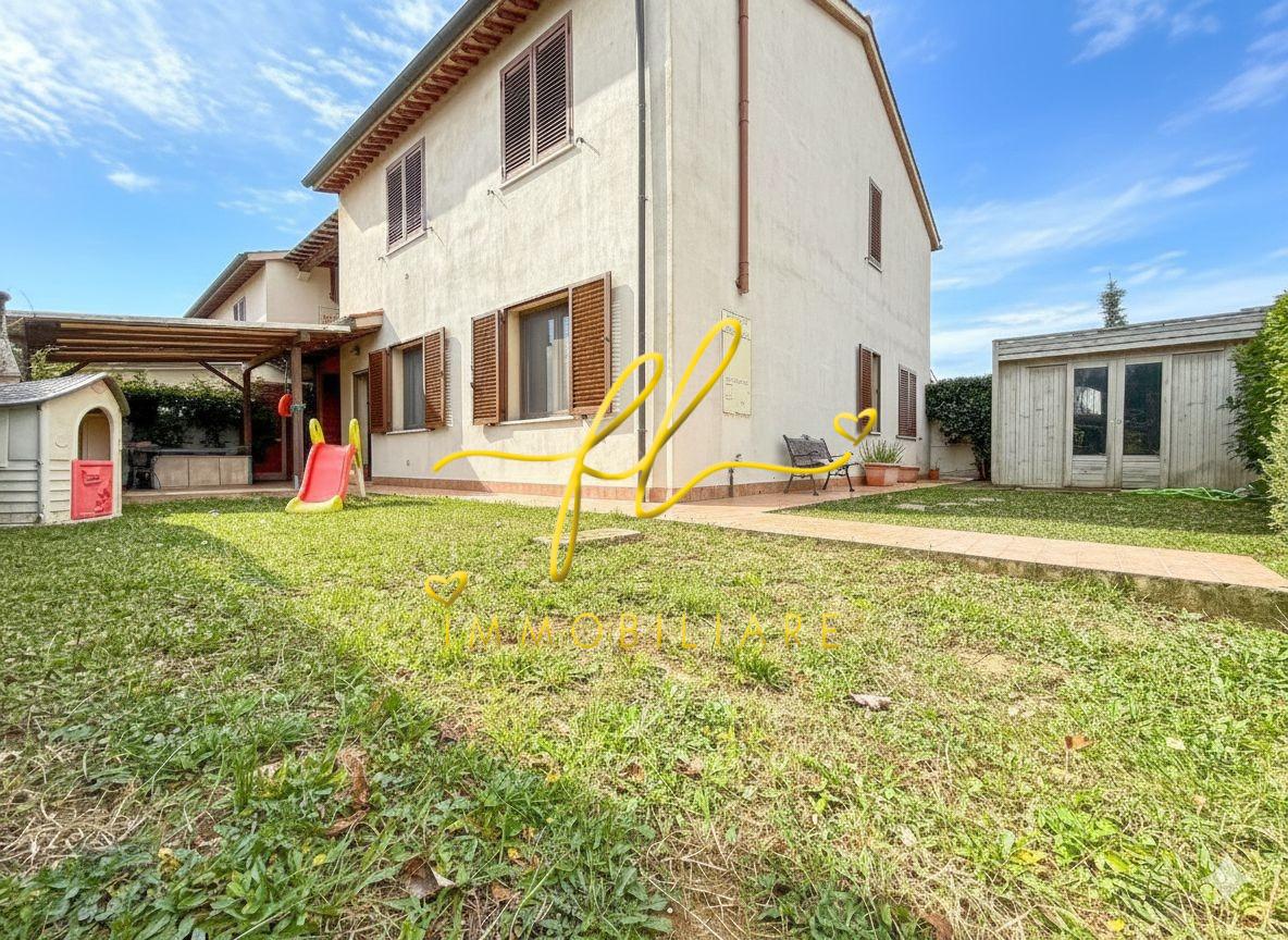 Trilocale con giardino a Cecina