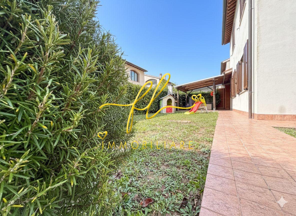 Trilocale con giardino a Cecina