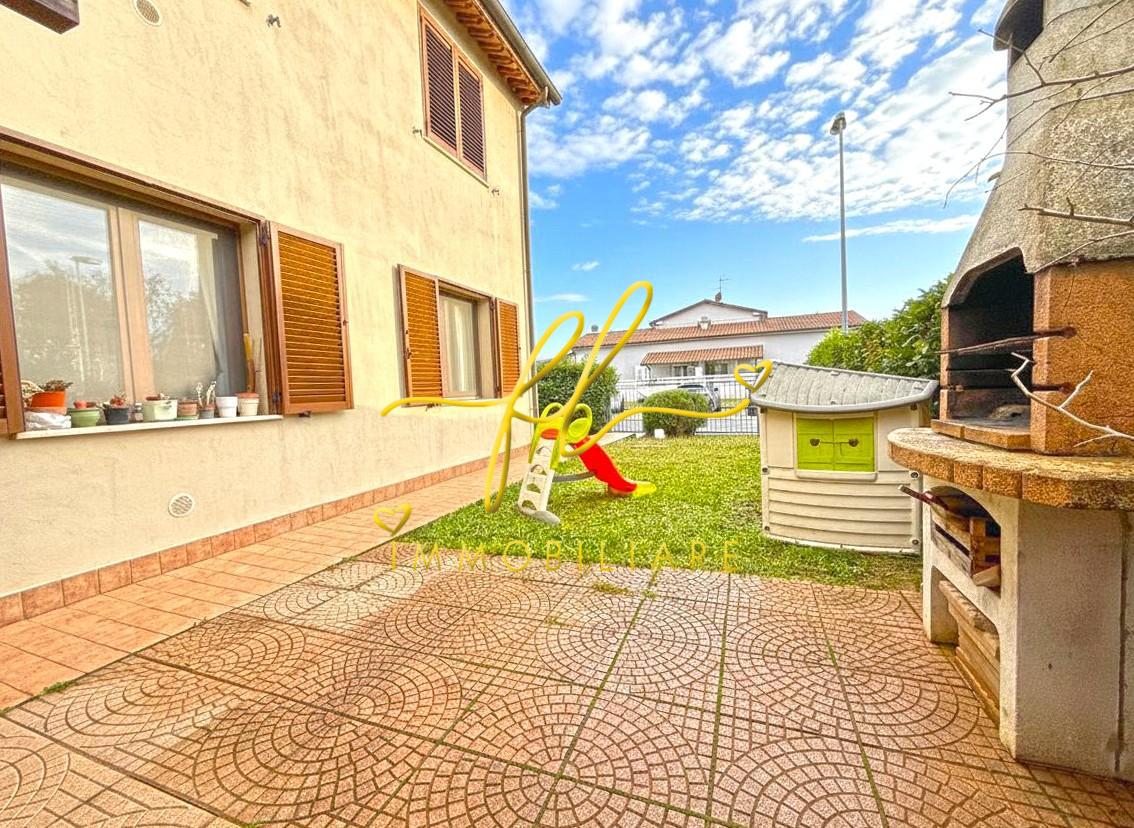 Trilocale con giardino a Cecina