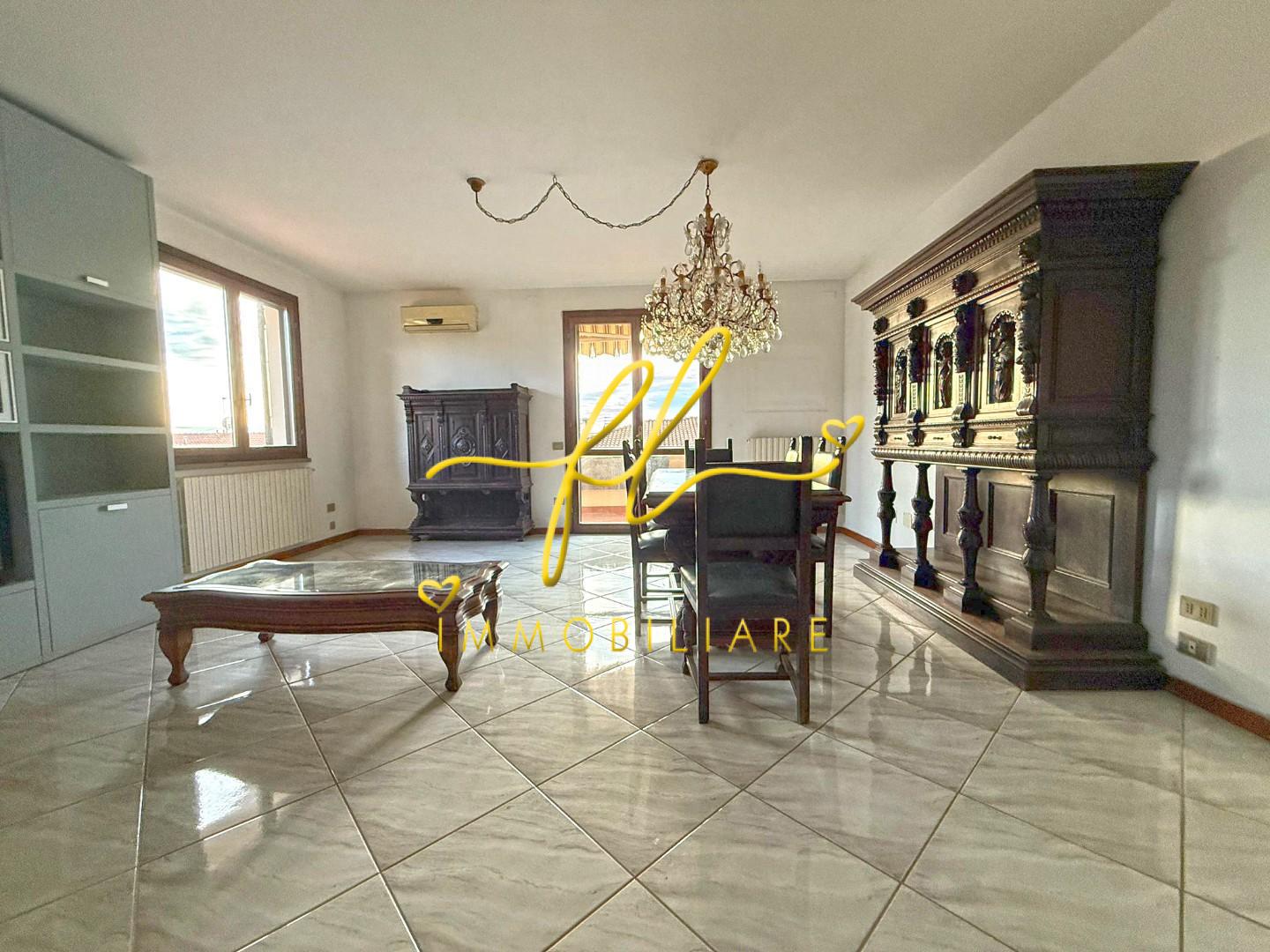 Villa Bifamiliare con giardino, Cecina ladronaia