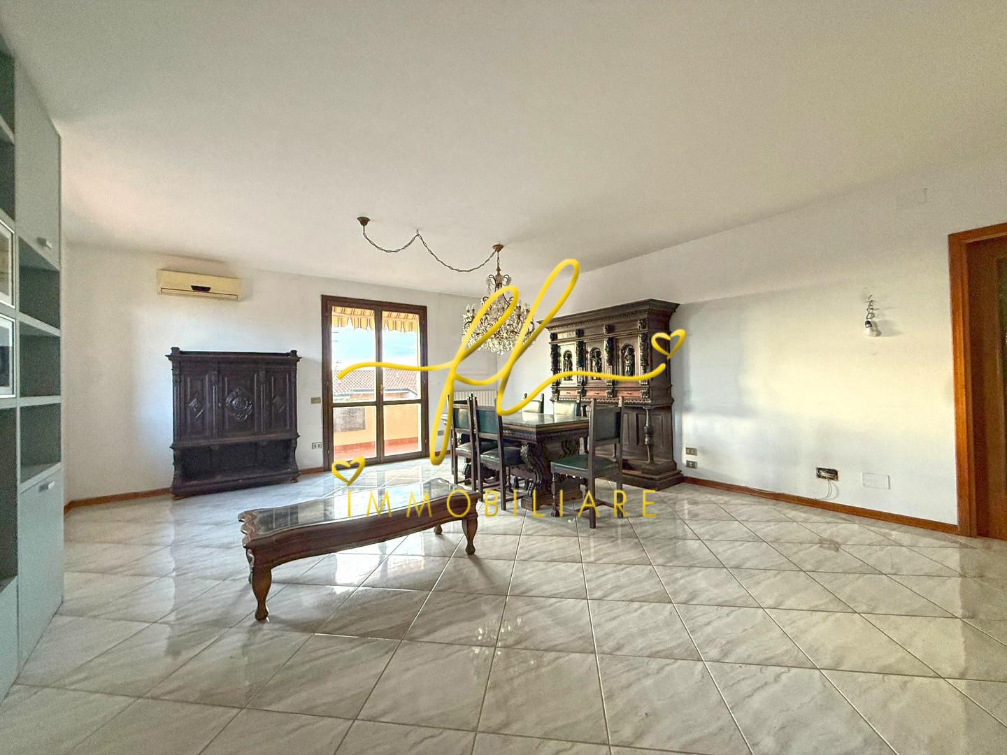 Villa Bifamiliare con giardino, Cecina ladronaia