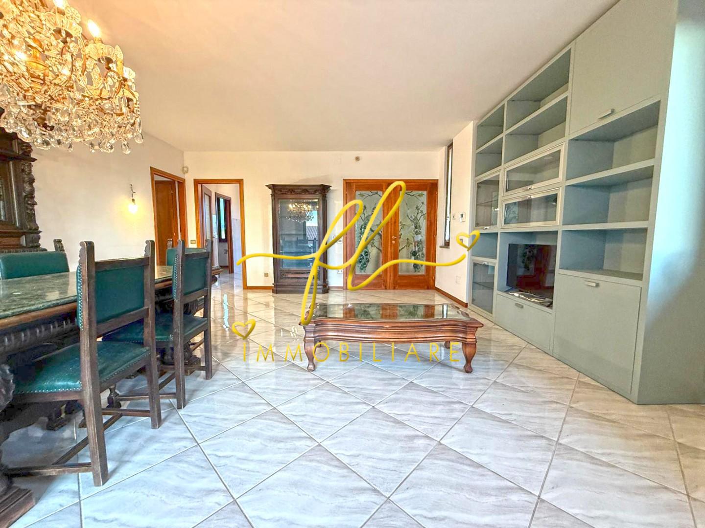 Villa Bifamiliare con giardino, Cecina ladronaia