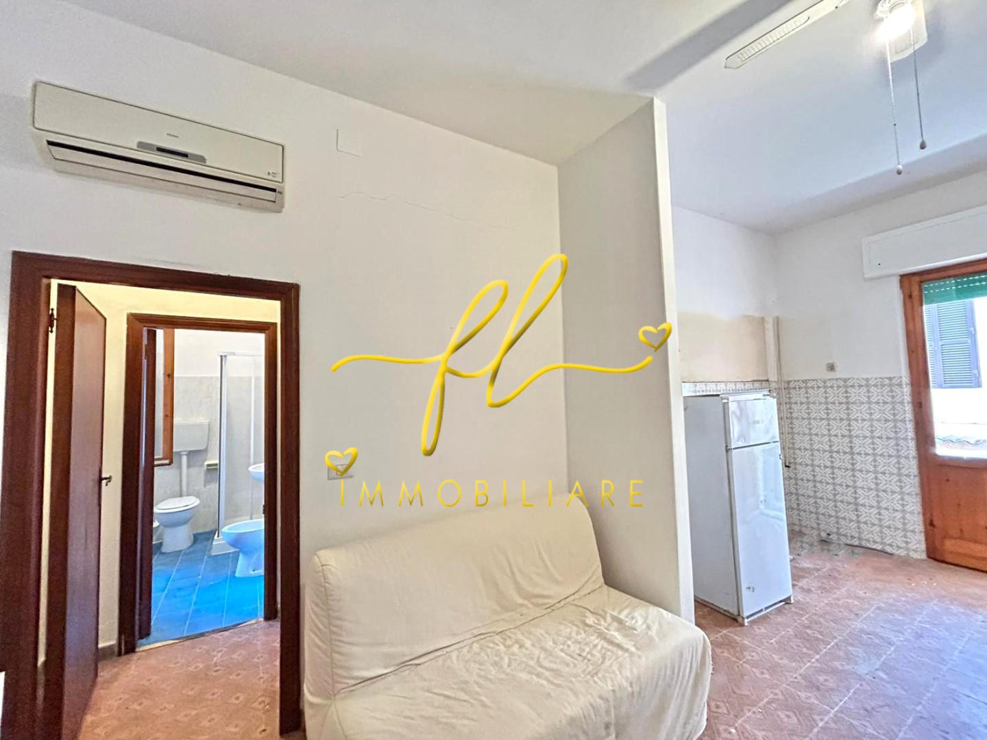 Bilocale da ristrutturare a Porto Azzurro