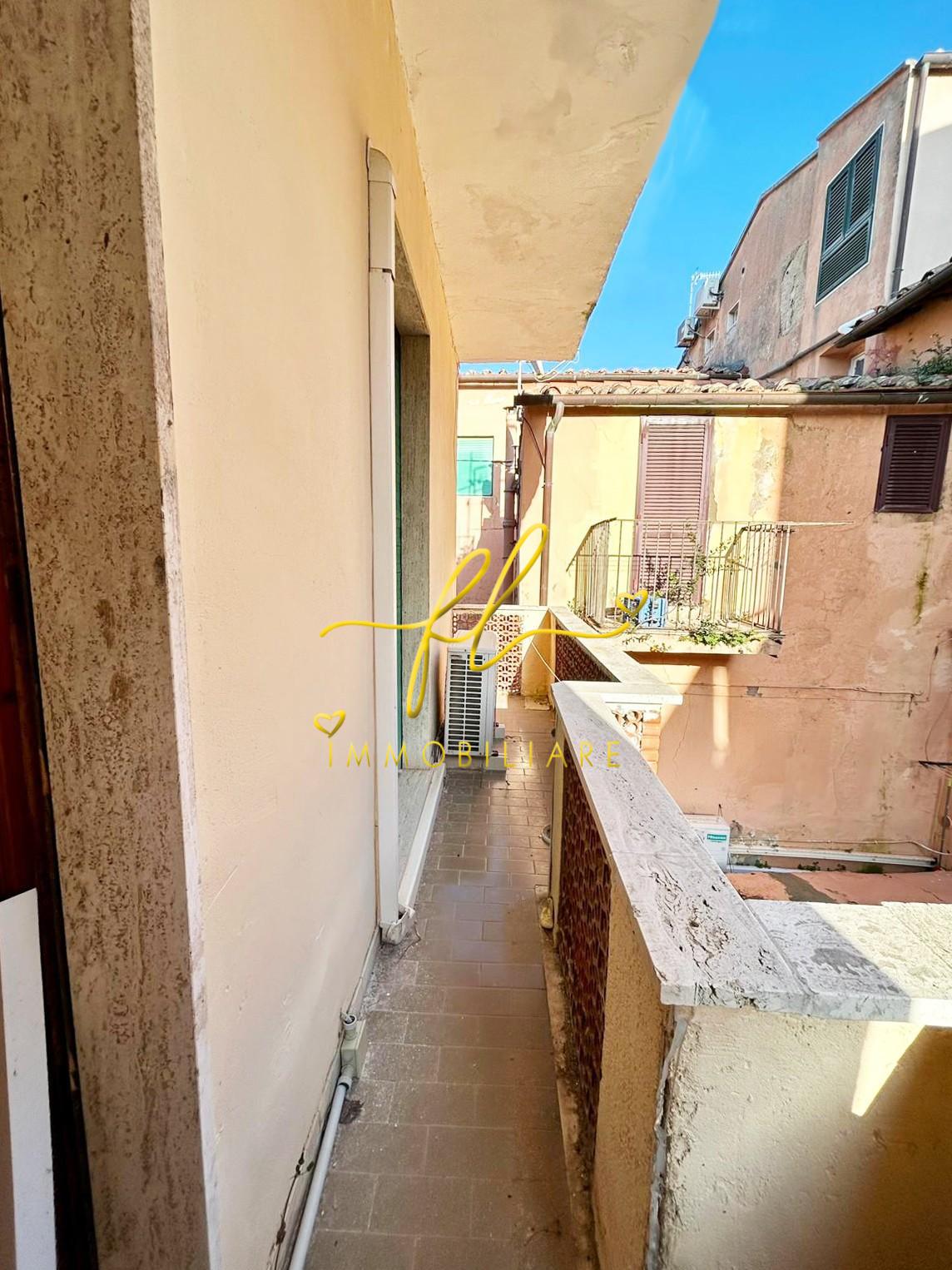 Bilocale da ristrutturare a Porto Azzurro