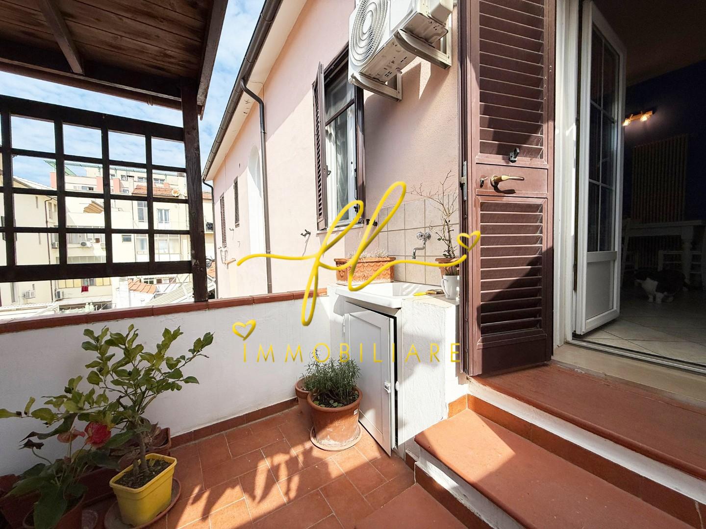 Bilocale con terrazzo a Cecina