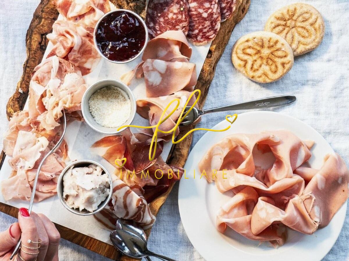 Attivit� commerciale in vendita a Cecina