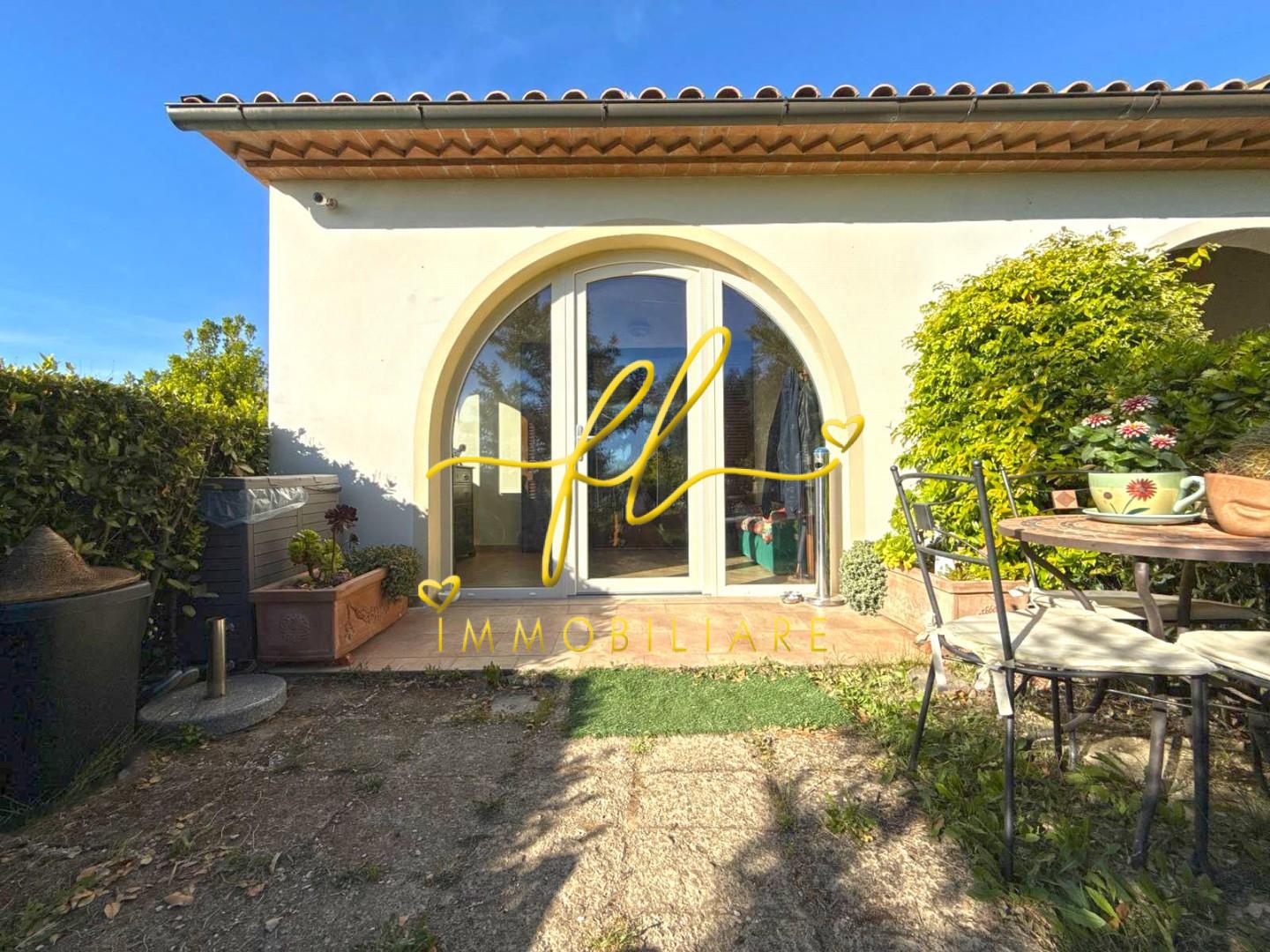 Villa con giardino a Riparbella