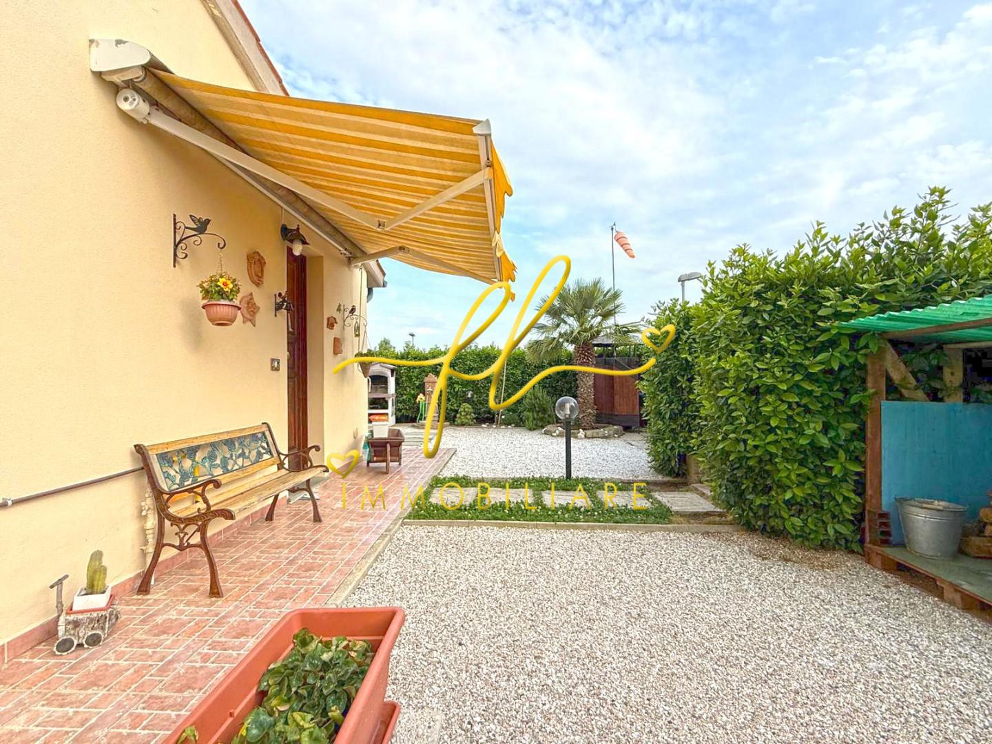 Quadrilocale con giardino a Cecina