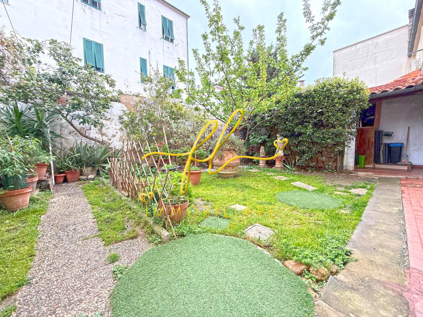 Trilocale con giardino a Cecina