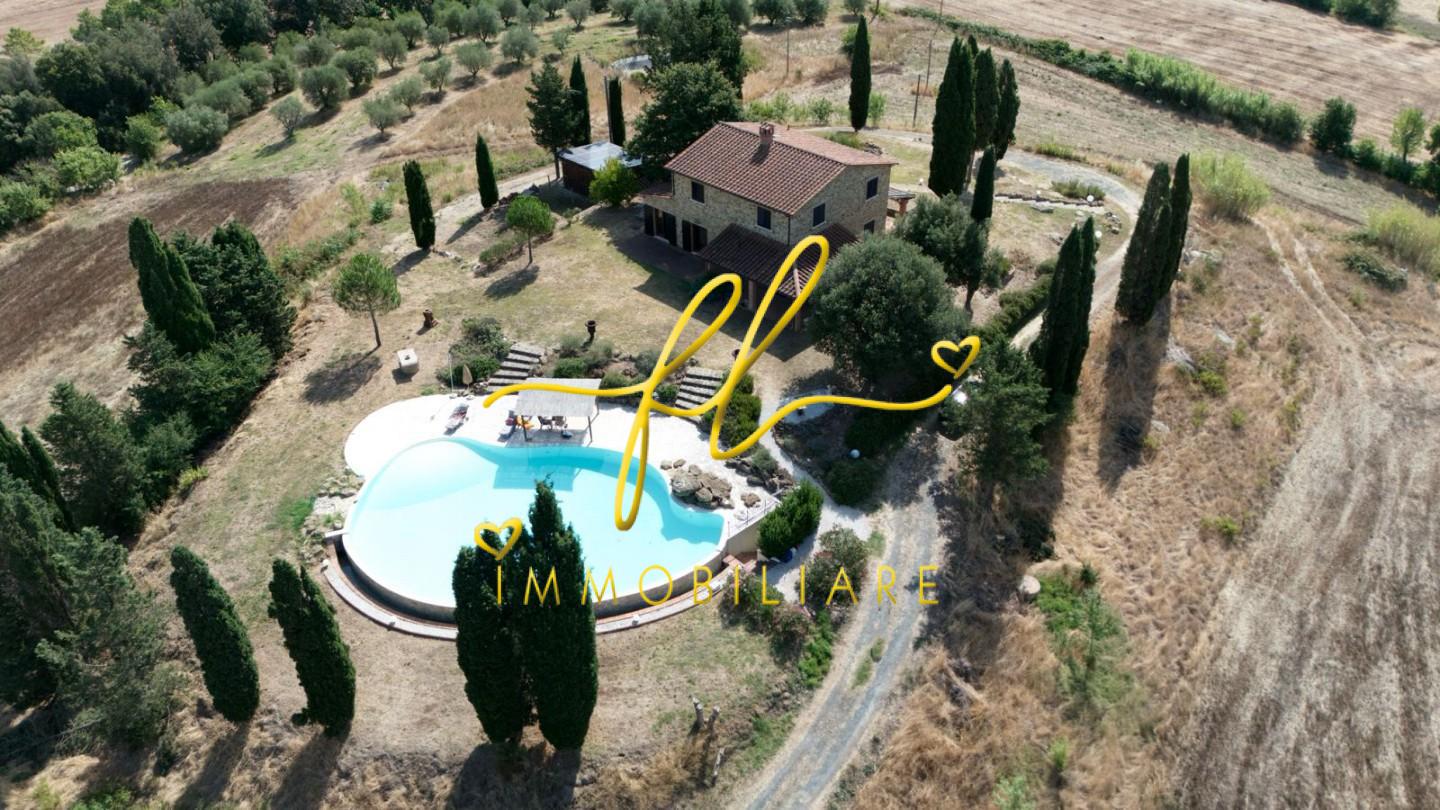 Villa con giardino a Guardistallo