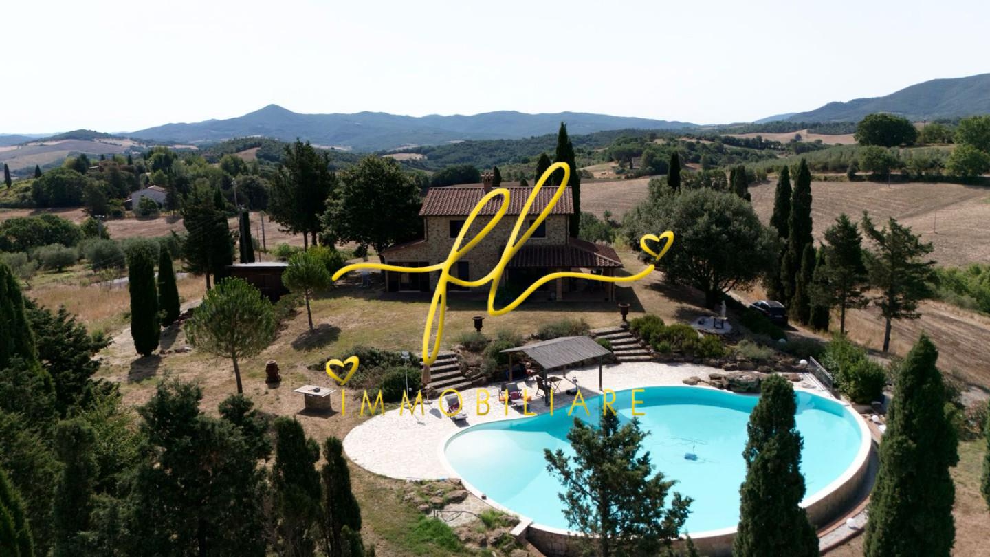 Villa con giardino a Guardistallo