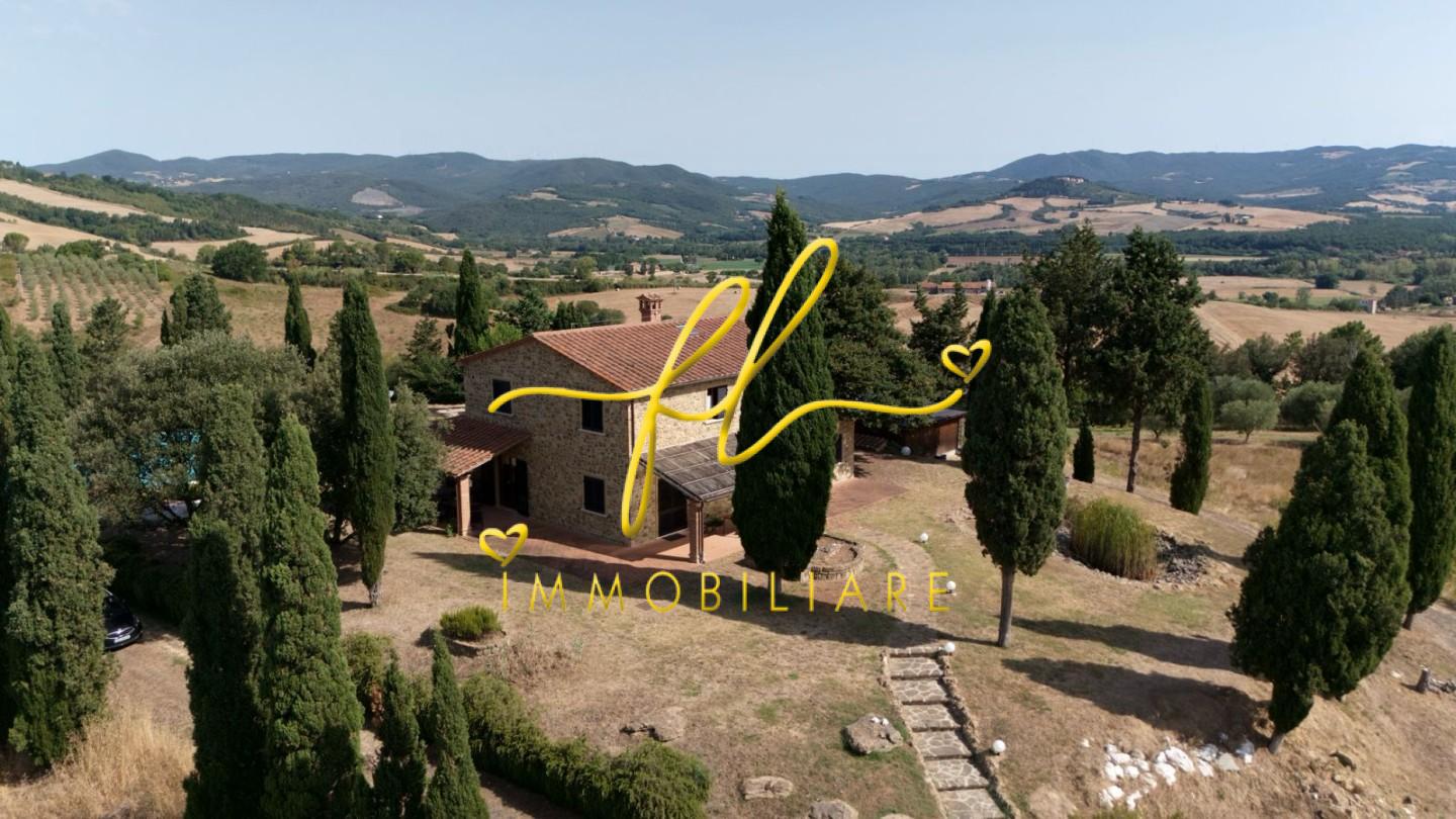 Villa con giardino a Guardistallo