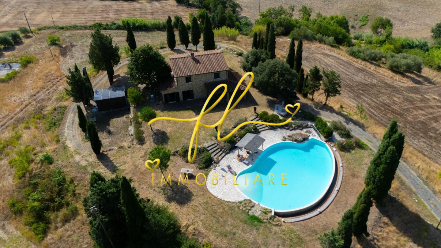 Villa con giardino a Guardistallo