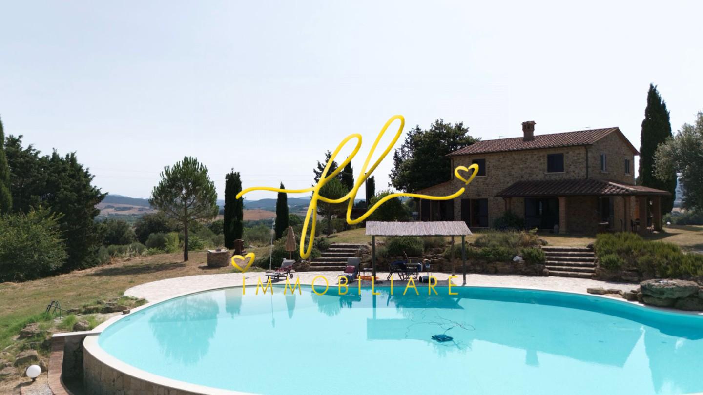 Villa con giardino a Guardistallo