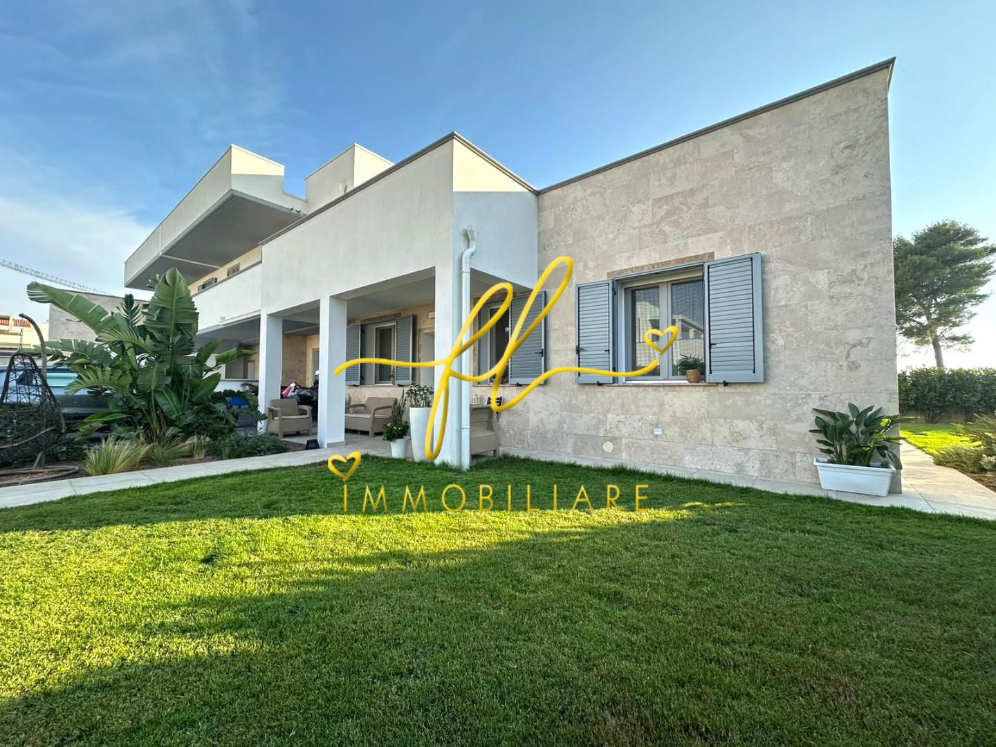 Villa Quadrifamiliari con giardino, Cecina marina