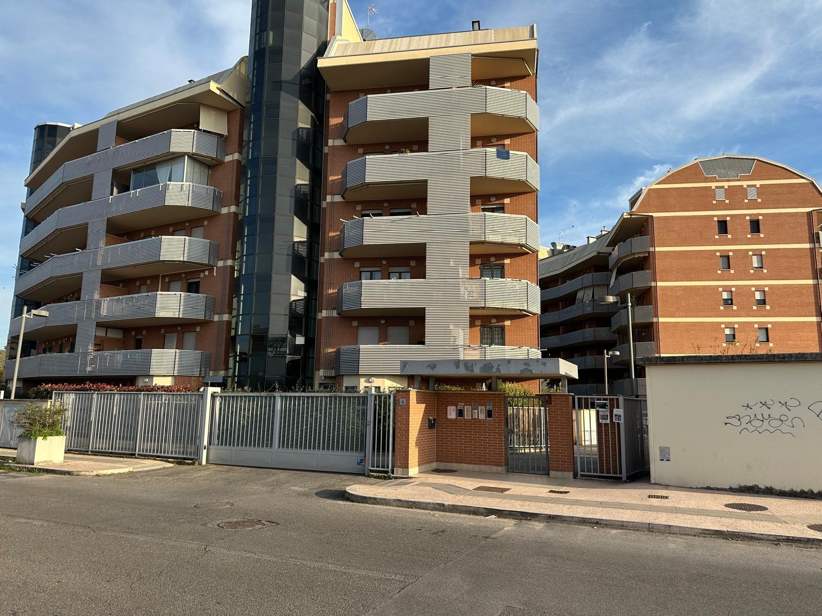 Appartamento con terrazzo in via del commercio 4, Monterotondo