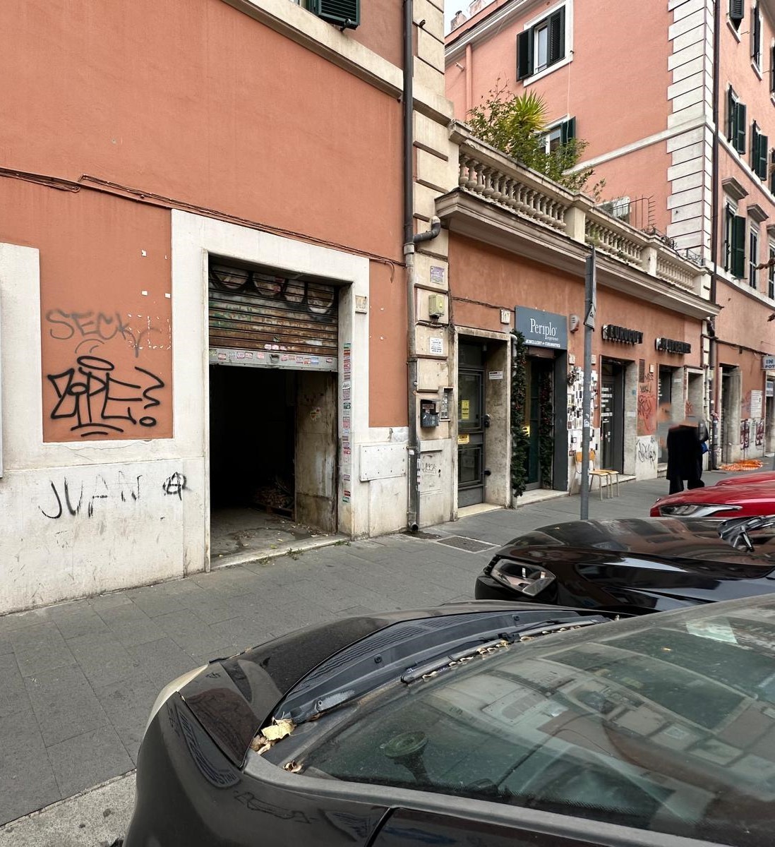 Locale commerciale da ristrutturare a Roma