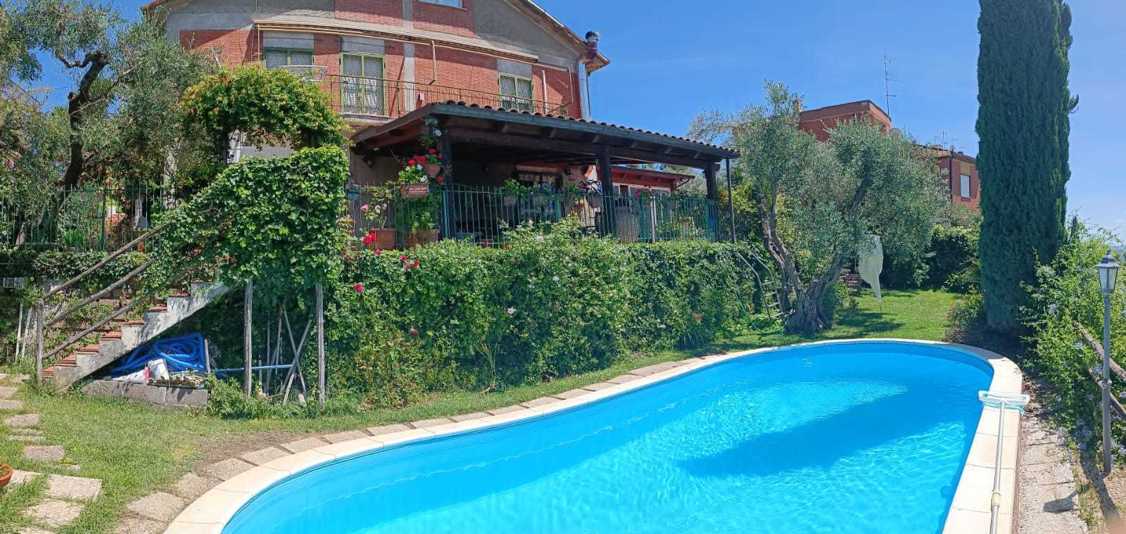 Villa con giardino in via fratelli brandi 19, Torrita Tiberina
