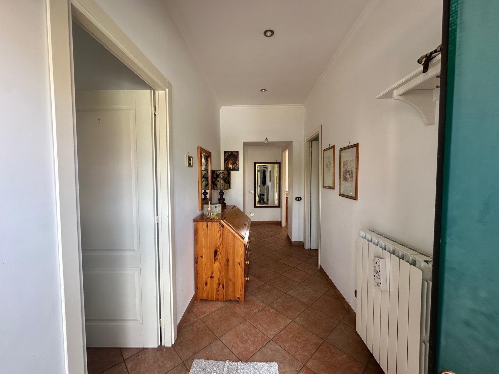 Appartamento con giardino in via rianese 180, Riano