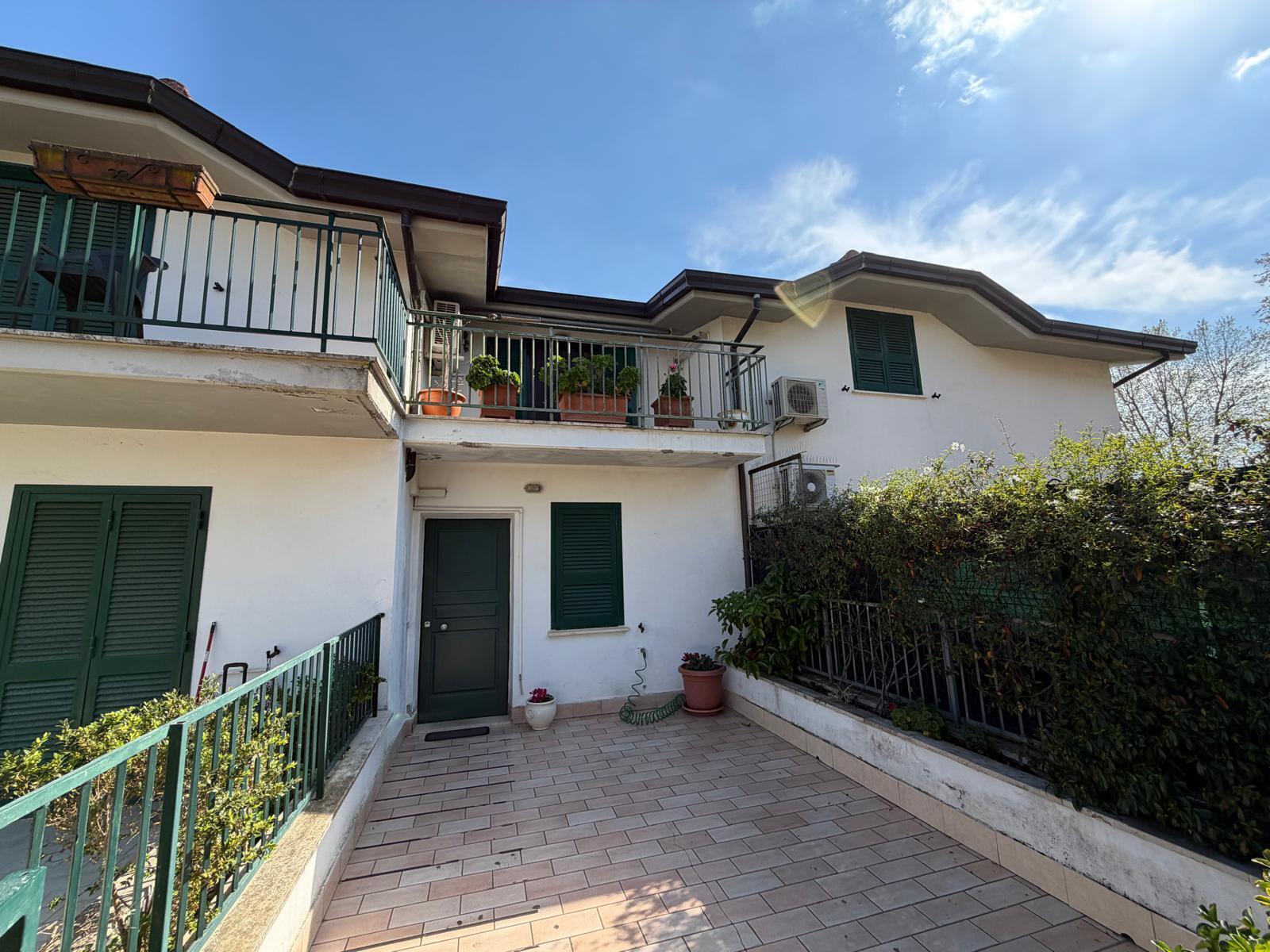 Villetta a schiera con giardino a Fiano Romano