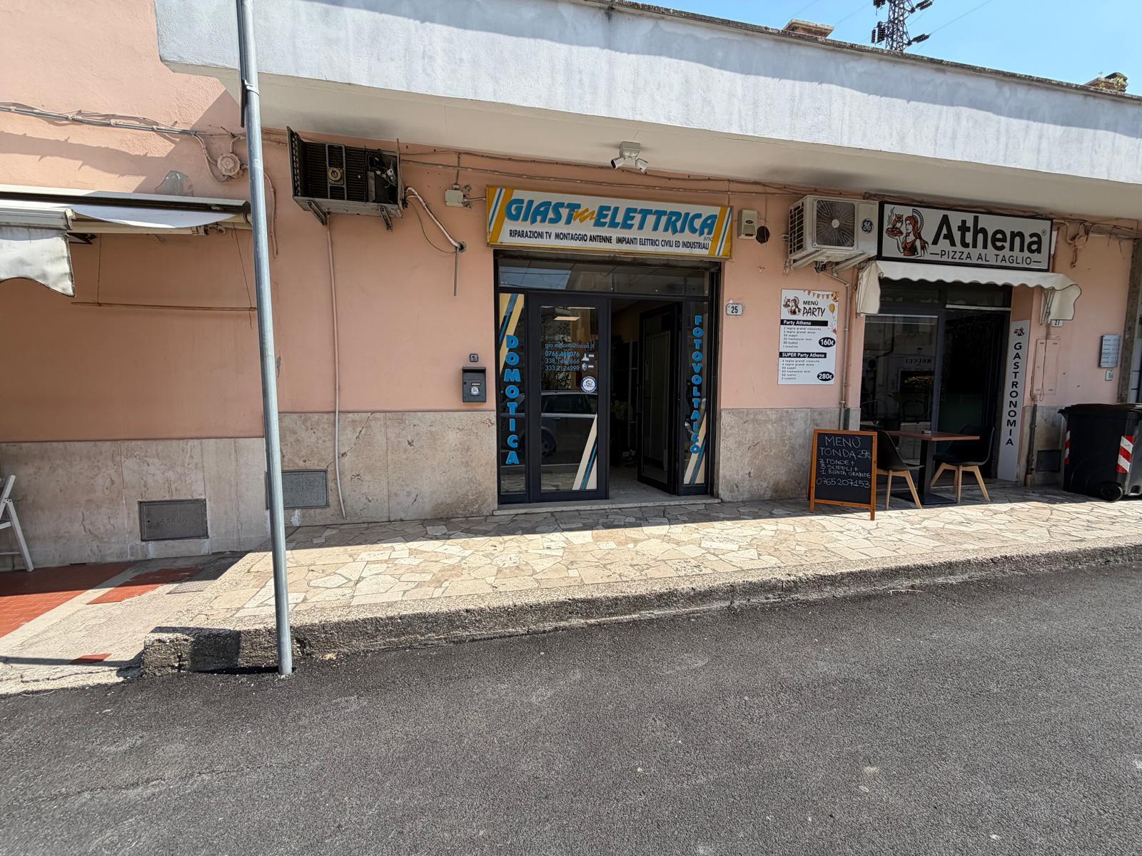 Locale commerciale in vendita a Fara in Sabina