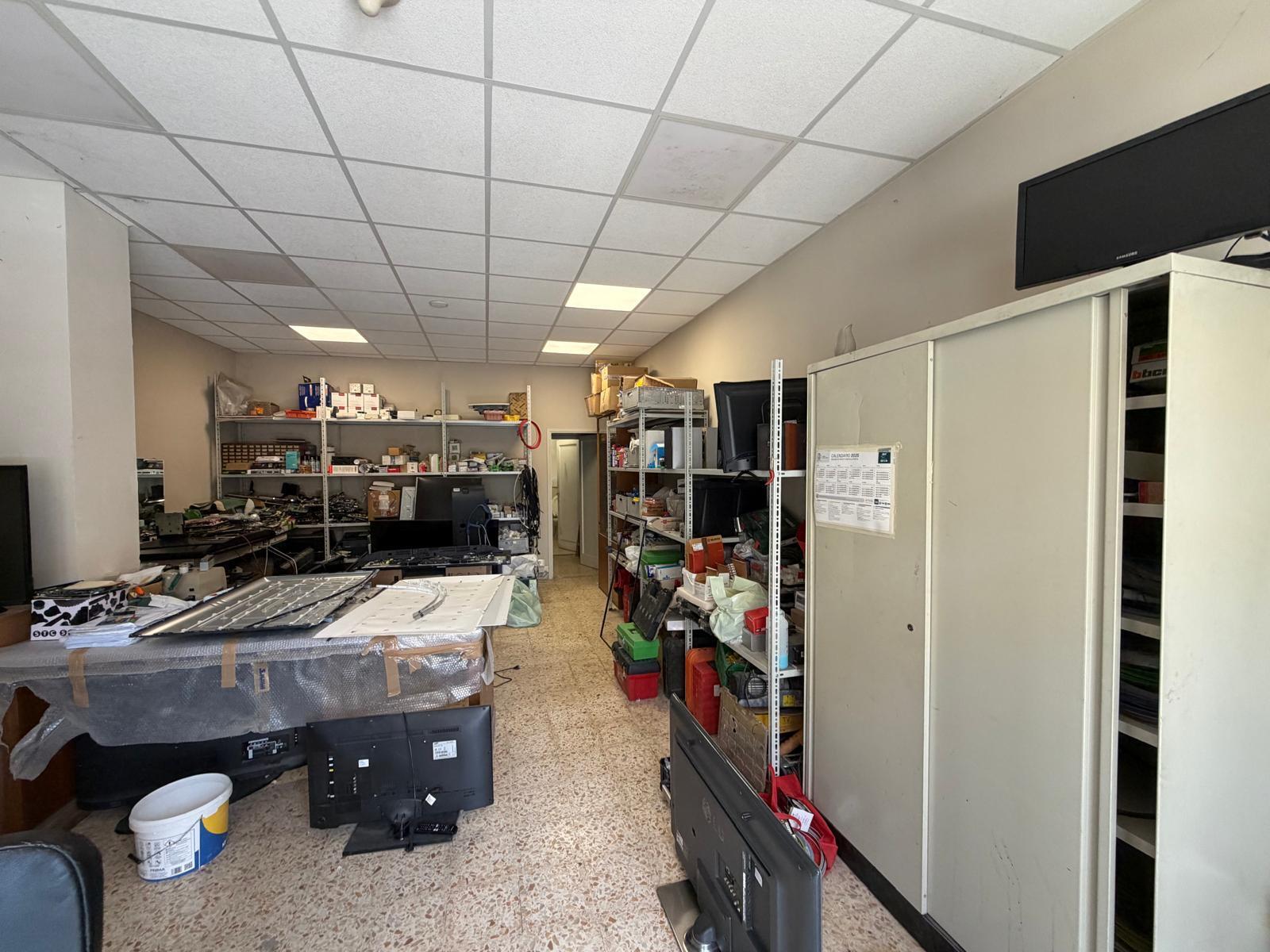 Locale commerciale in vendita a Fara in Sabina
