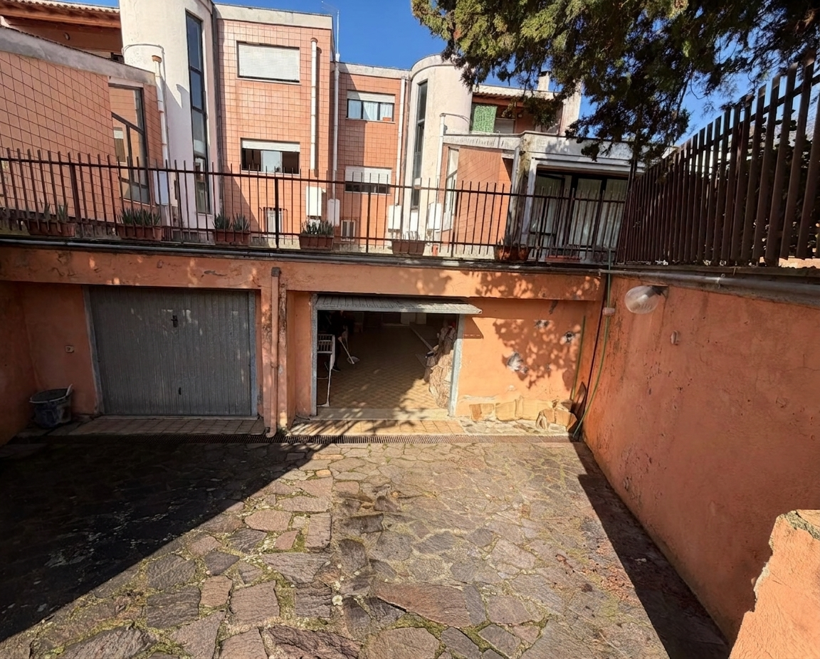 Stabile/Palazzo da ristrutturare a Capena