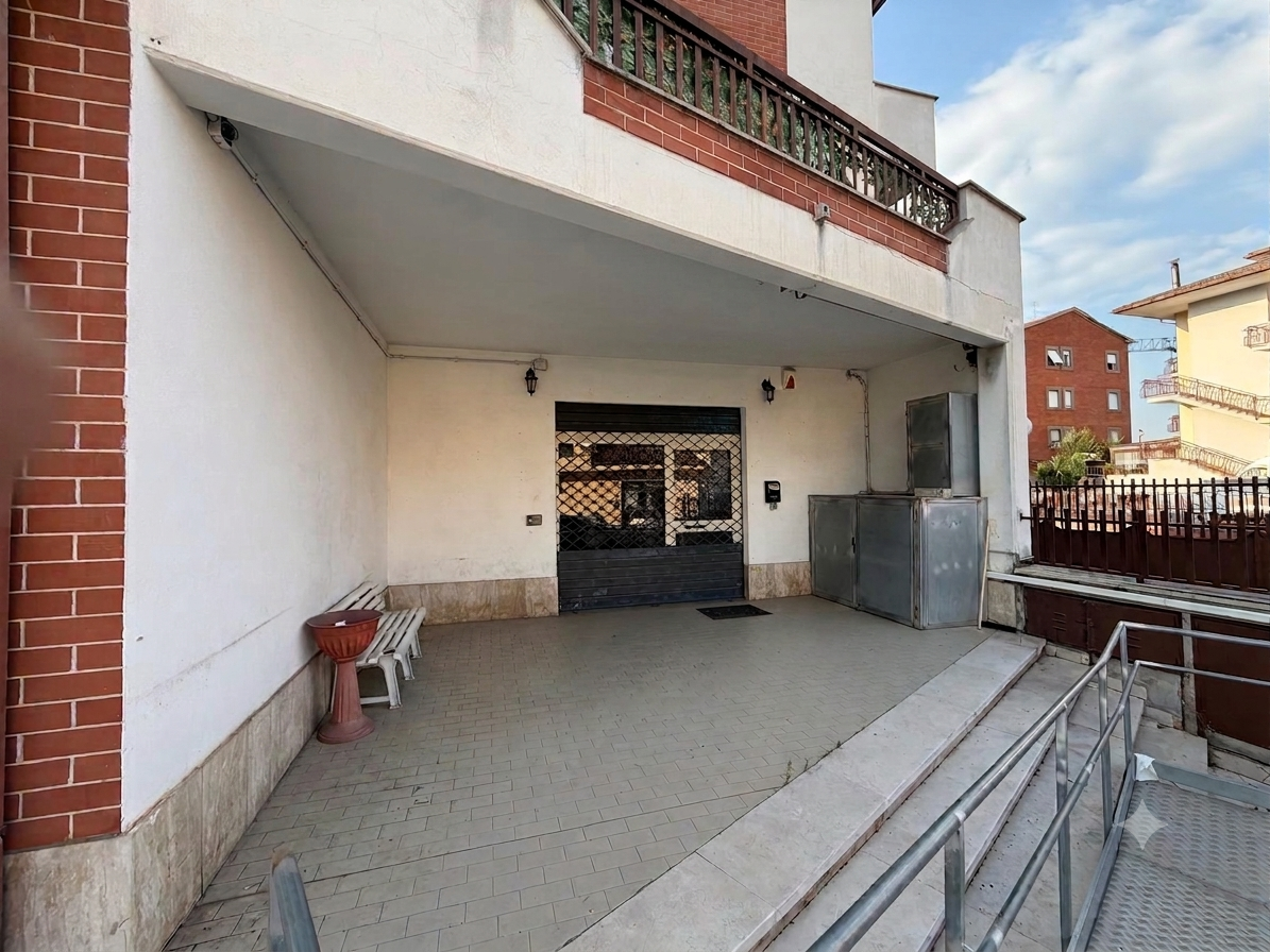 Locale commerciale in vendita a Fiano Romano