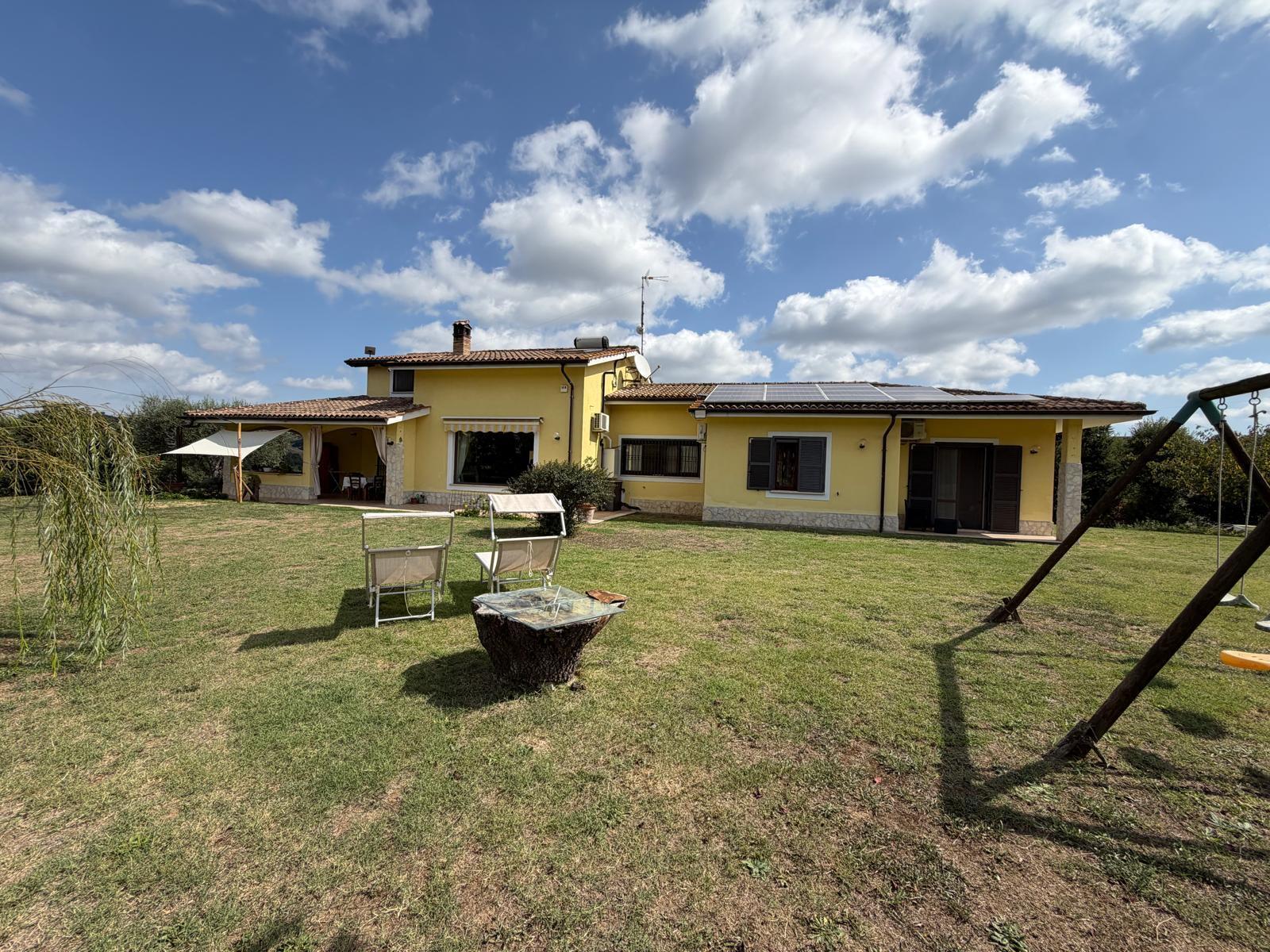 Villa con giardino a Rignano Flaminio