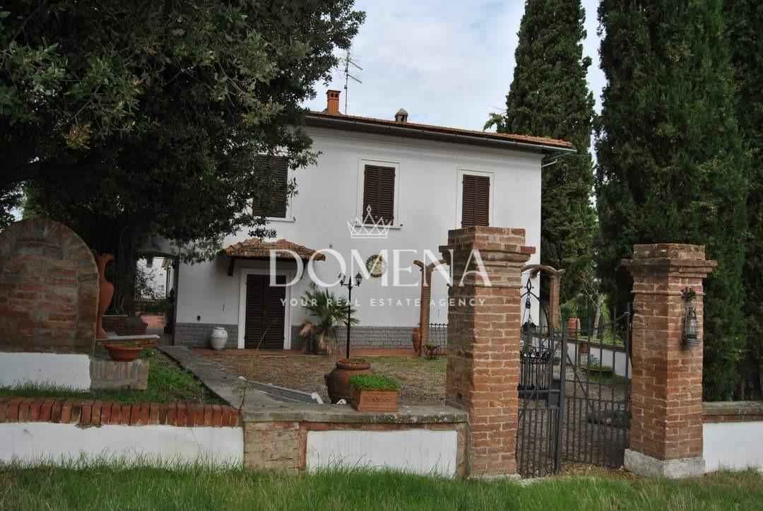 Villa con giardino a Asciano