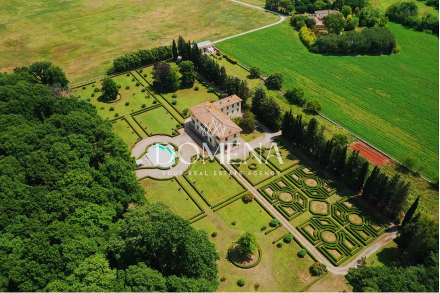 Villa con giardino, Monteriggioni abbadia a isola