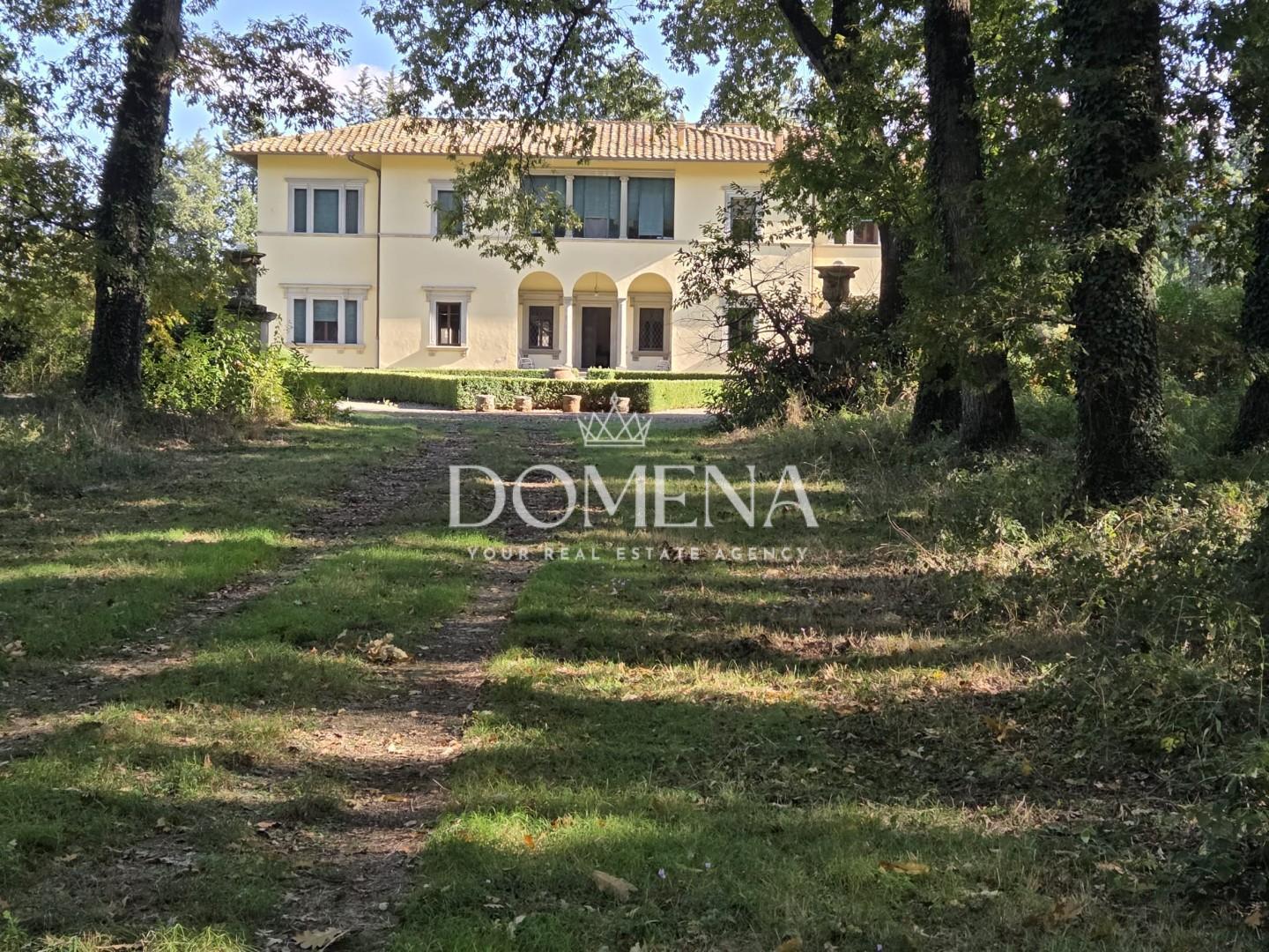 Villa con giardino, Monteriggioni abbadia a isola