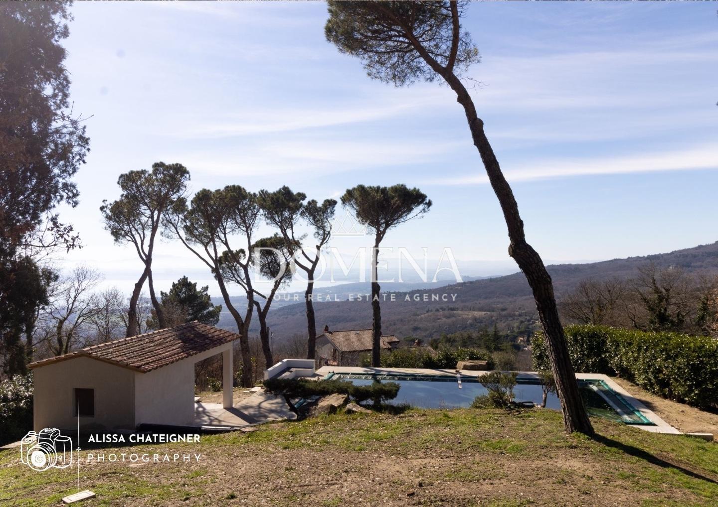 Villa con giardino a Tuoro sul Trasimeno
