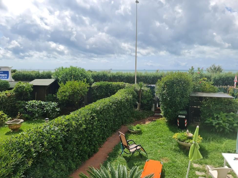 Bilocale arredato in affitto, Carrara marina di