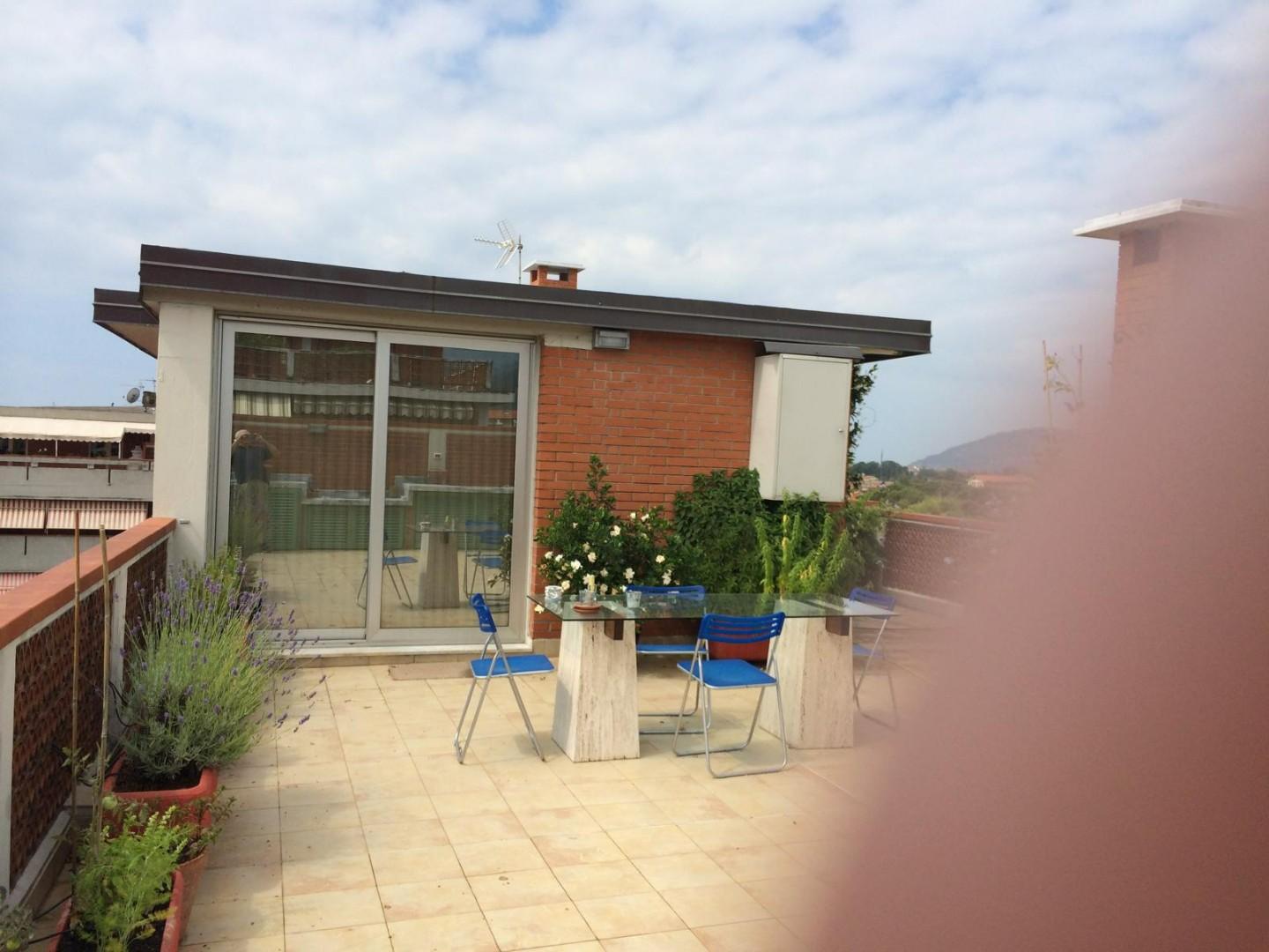 Attico arredato in affitto, Carrara avenza