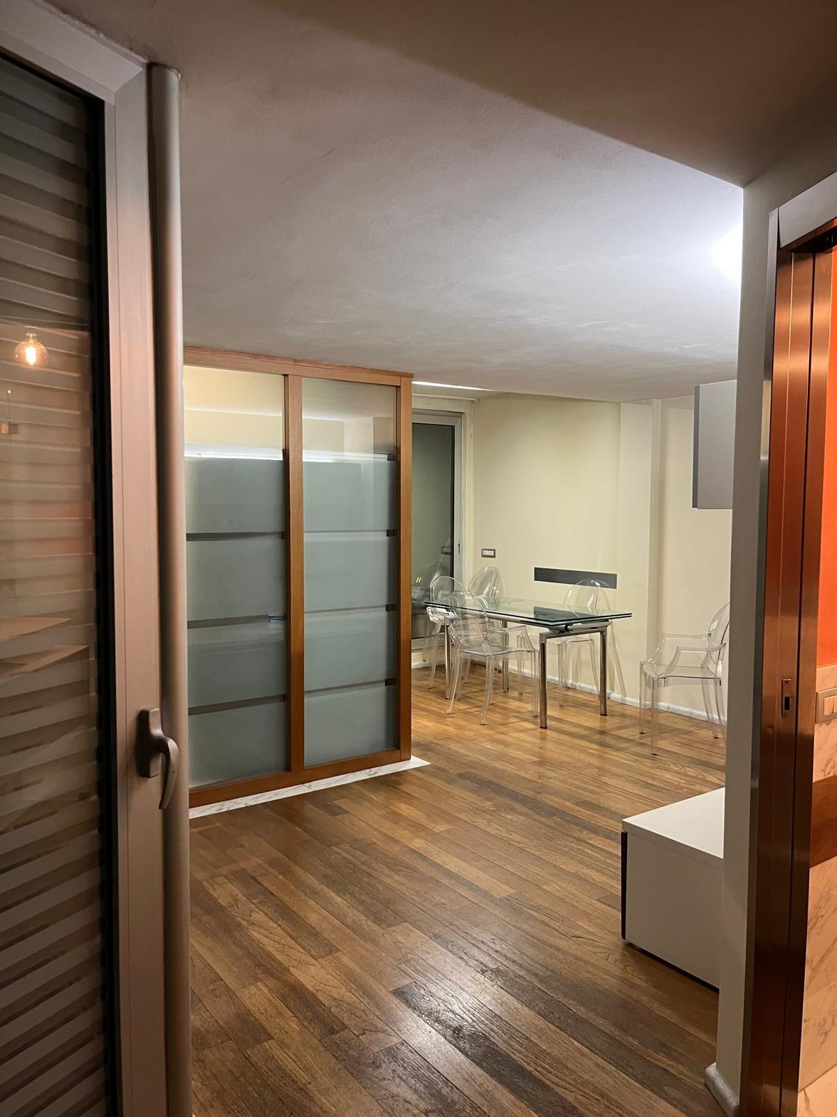 Attico arredato in affitto, Carrara avenza