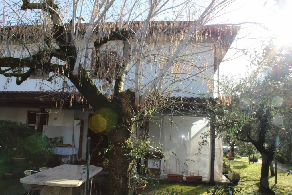 Casa indipendente da ristrutturare a Carrara