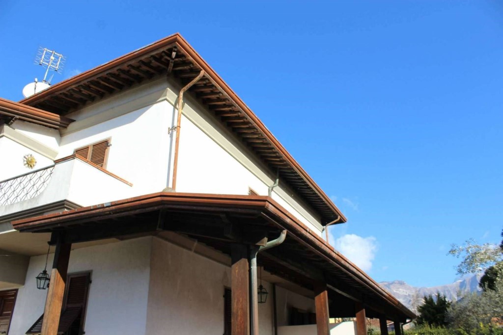 Casa indipendente da ristrutturare a Carrara