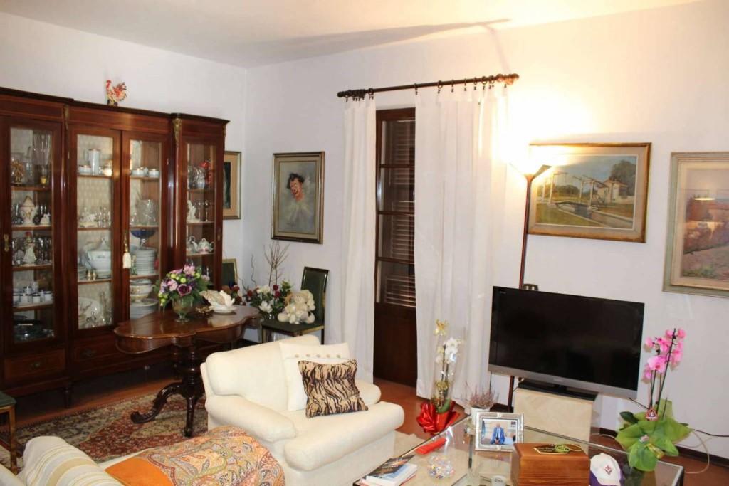 Casa indipendente da ristrutturare a Carrara