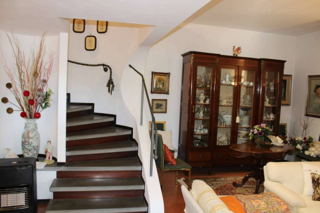 Casa indipendente da ristrutturare a Carrara