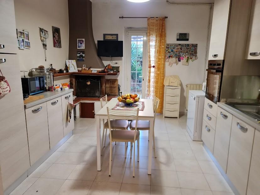 Casa indipendente con giardino, Carrara marina di