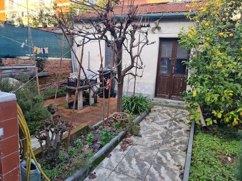Casa indipendente con giardino, Carrara marina di