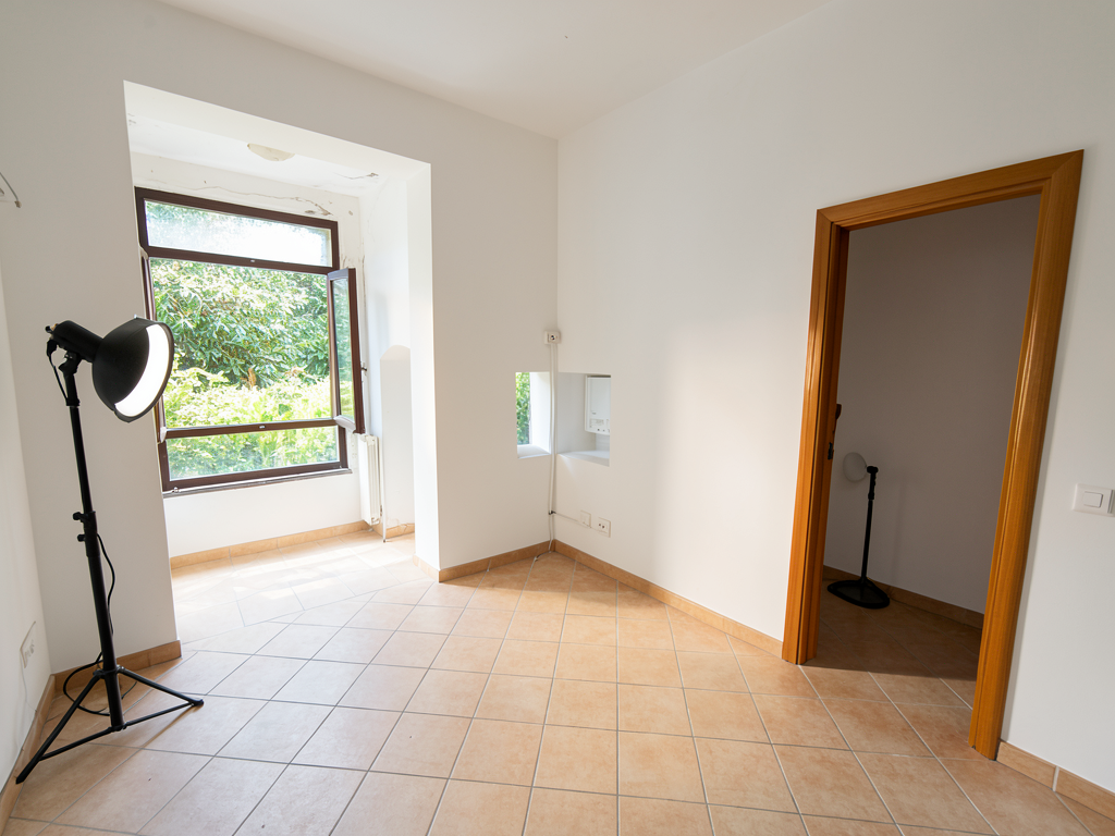 Casa indipendente con terrazzo, Carrara avenza