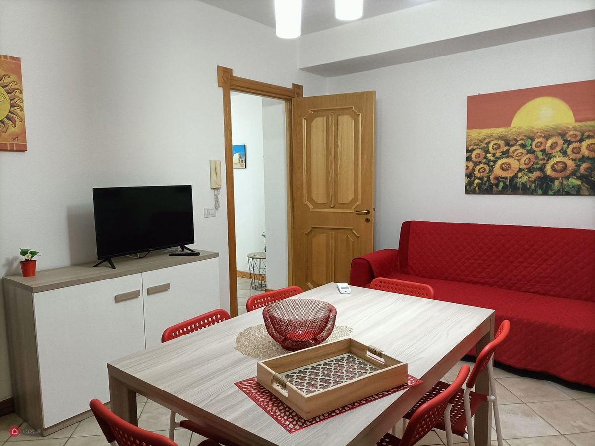 Trilocale arredato in affitto a Floridia
