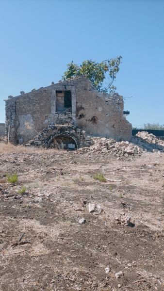 Terreno da ristrutturare a Floridia