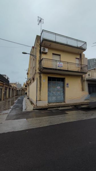 Casa indipendente con terrazzo a Floridia