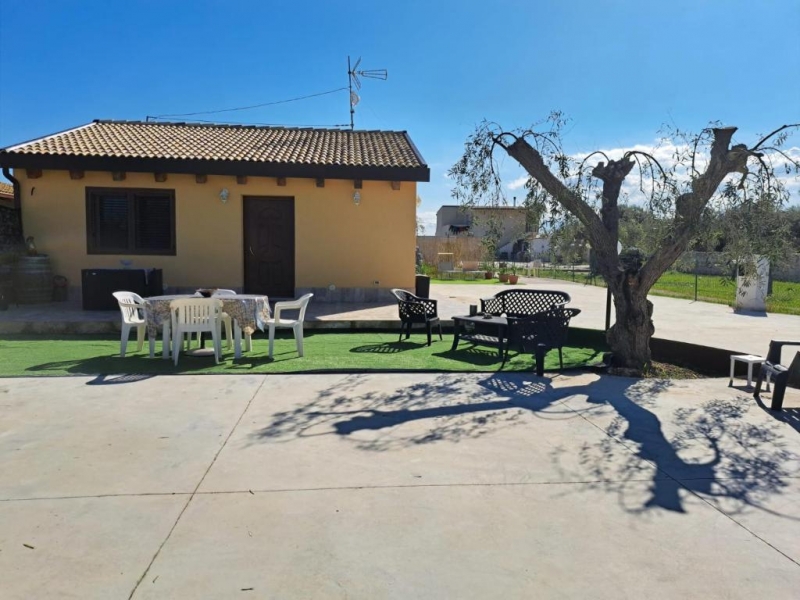 Villa arredata in affitto a Floridia