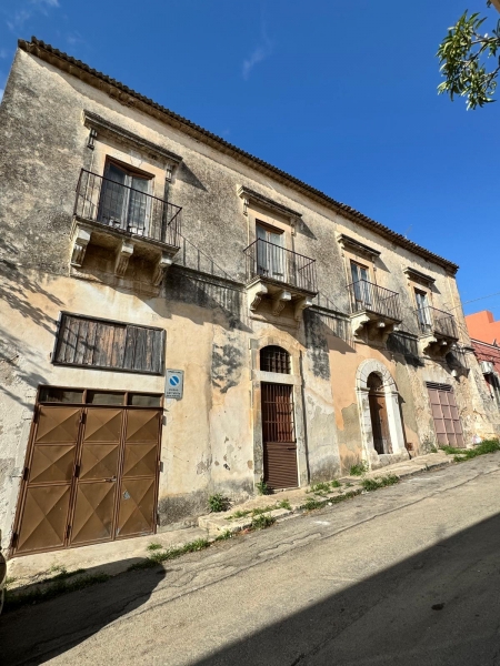 Stabile/Palazzo da ristrutturare a Ispica
