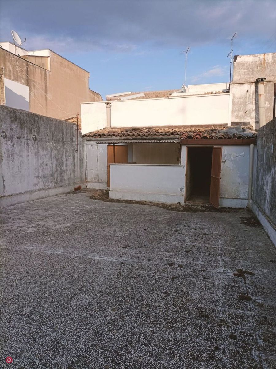 Casa indipendente con terrazzo a Floridia
