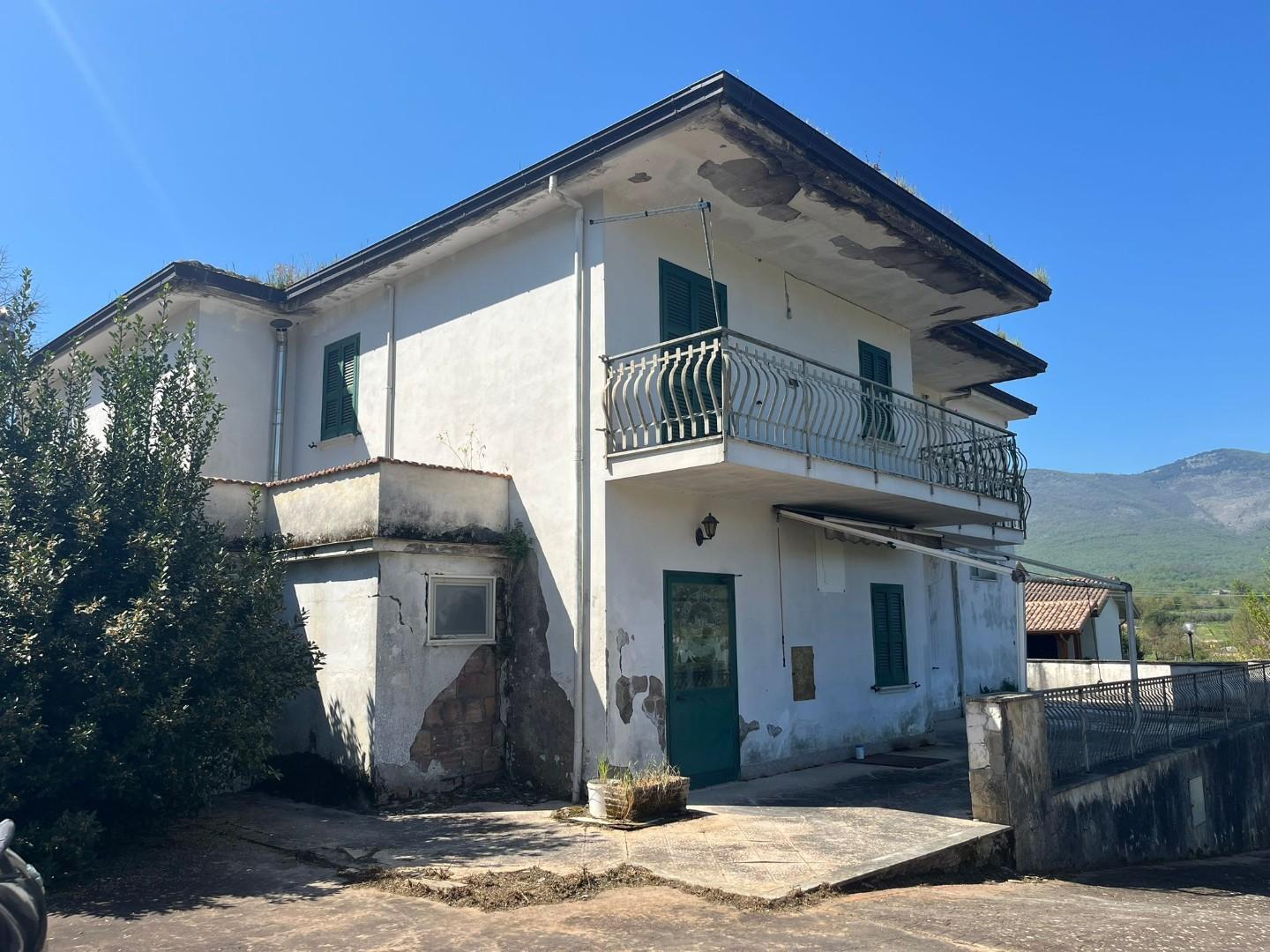 Villa Bifamiliare con giardino, Esperia monticelli